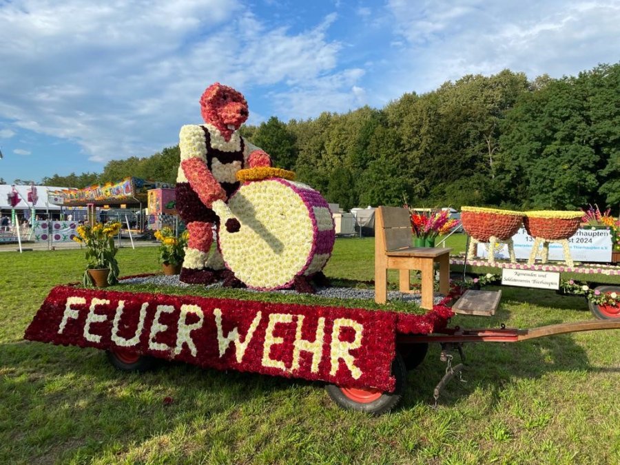 Blumenwagen Festwoche Tierhaupten